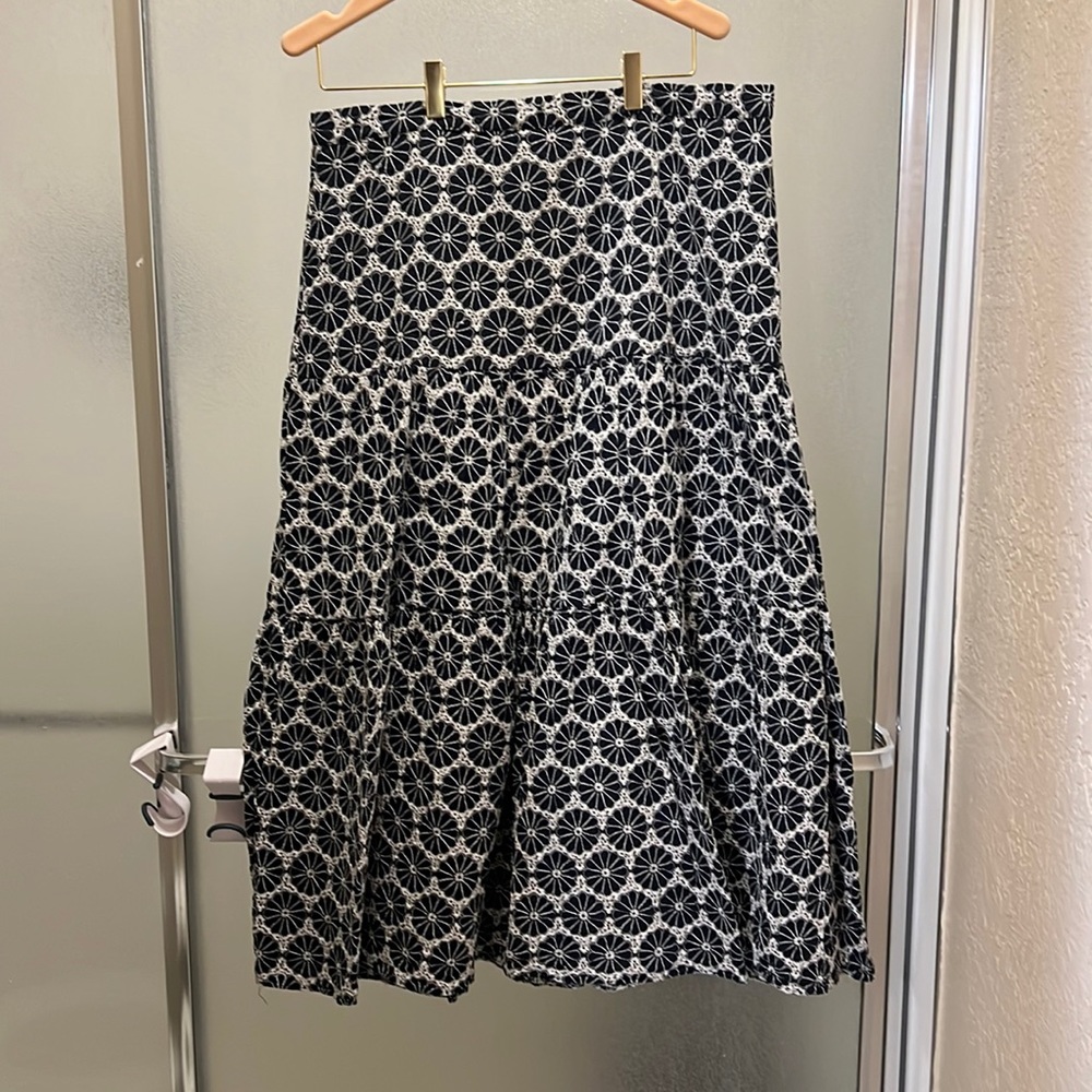 Used Bardot midi skirt size us12. There is nothing wrong